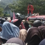 Protes Gaji Tak Sesuai Kontrak, Puluhan PPPK Nakes Geruduk Kantor Bupati Mamuju Tengah