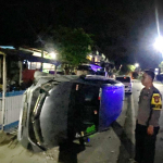 Minibus Hantam Dua Rumah di Majene, Dua Orang Terluka