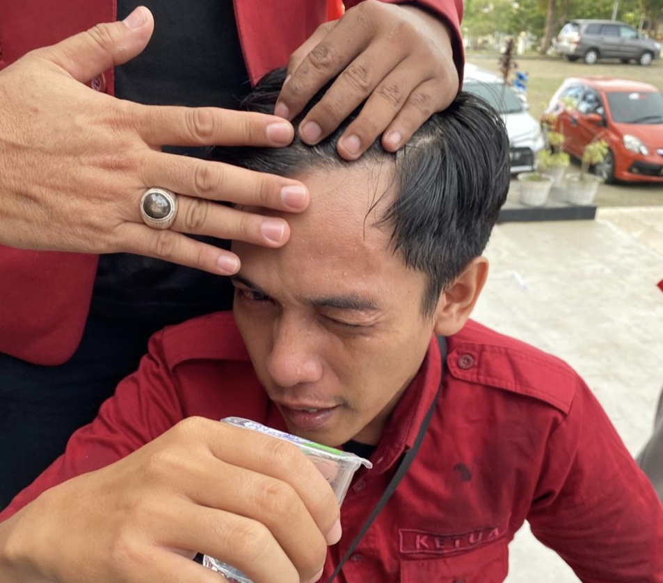 Demo di DPRD Sulbar Ricuh, Ketua Umum IMM Diduga Jadi Korban Pemukulan Polisi