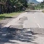 Kondisi Jalan Trans Sulawesi di Mamuju Tengah Buruk dan Dikeluhkan Warga