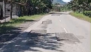 Kondisi Jalan Trans Sulawesi di Mamuju Tengah Buruk dan Dikeluhkan Warga