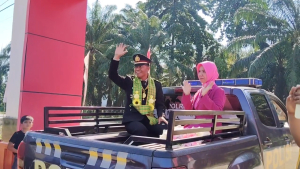 AKP Muhammad Tunru Tinggalkan Mapolres Mateng dengan Pedang Pora