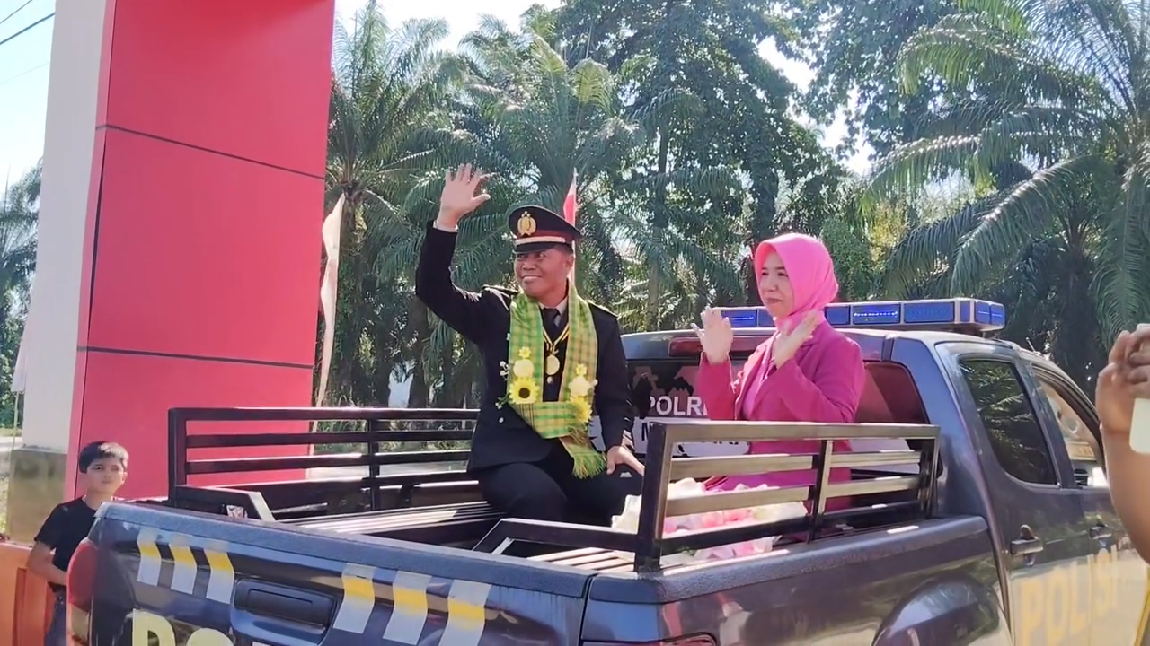 AKP Muhammad Tunru Tinggalkan Mapolres Mateng dengan Pedang Pora