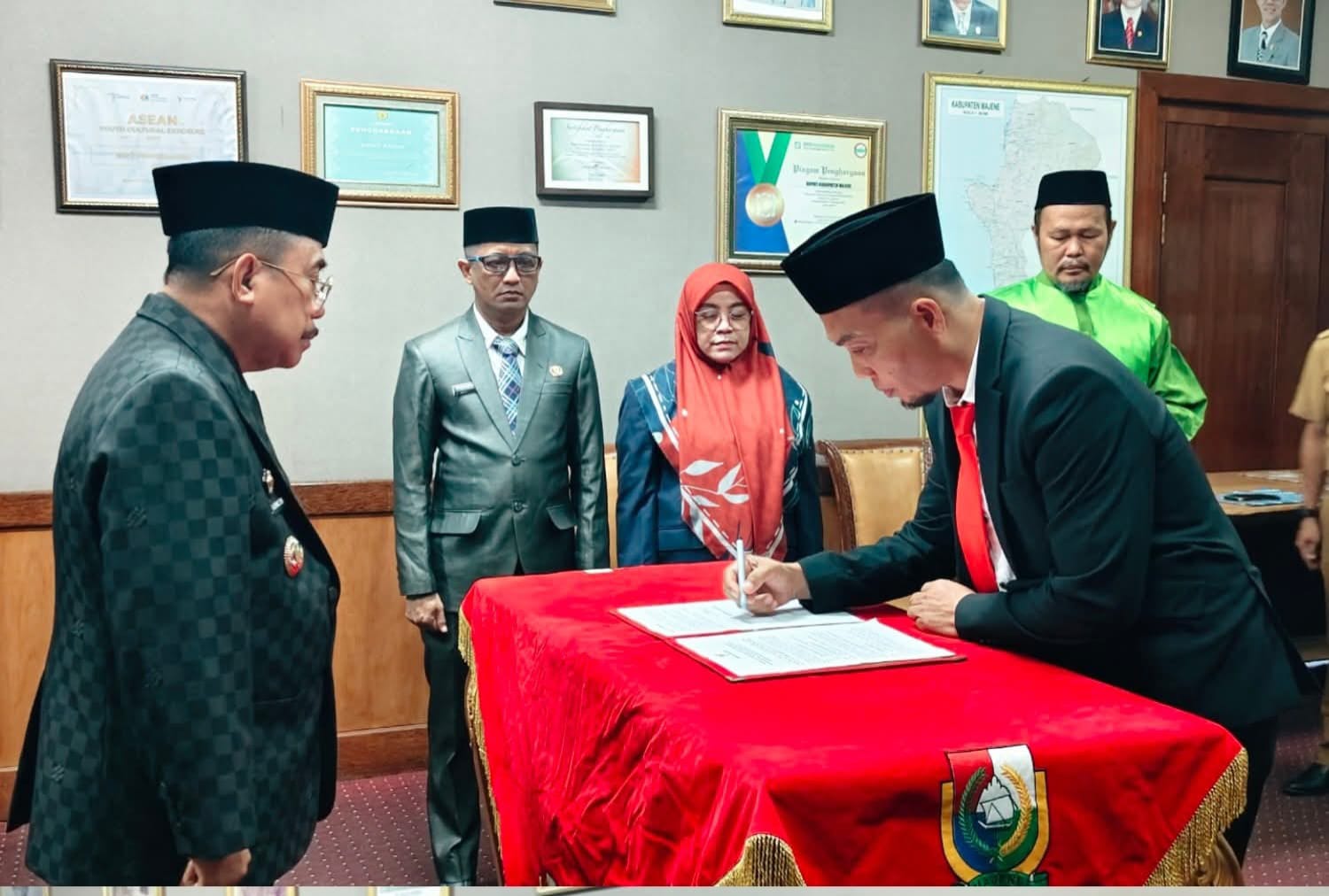 Bupati Lantik Direktur Baru PDAM Tirta Majene, Lima Arahan untuk 100 Hari Kerja