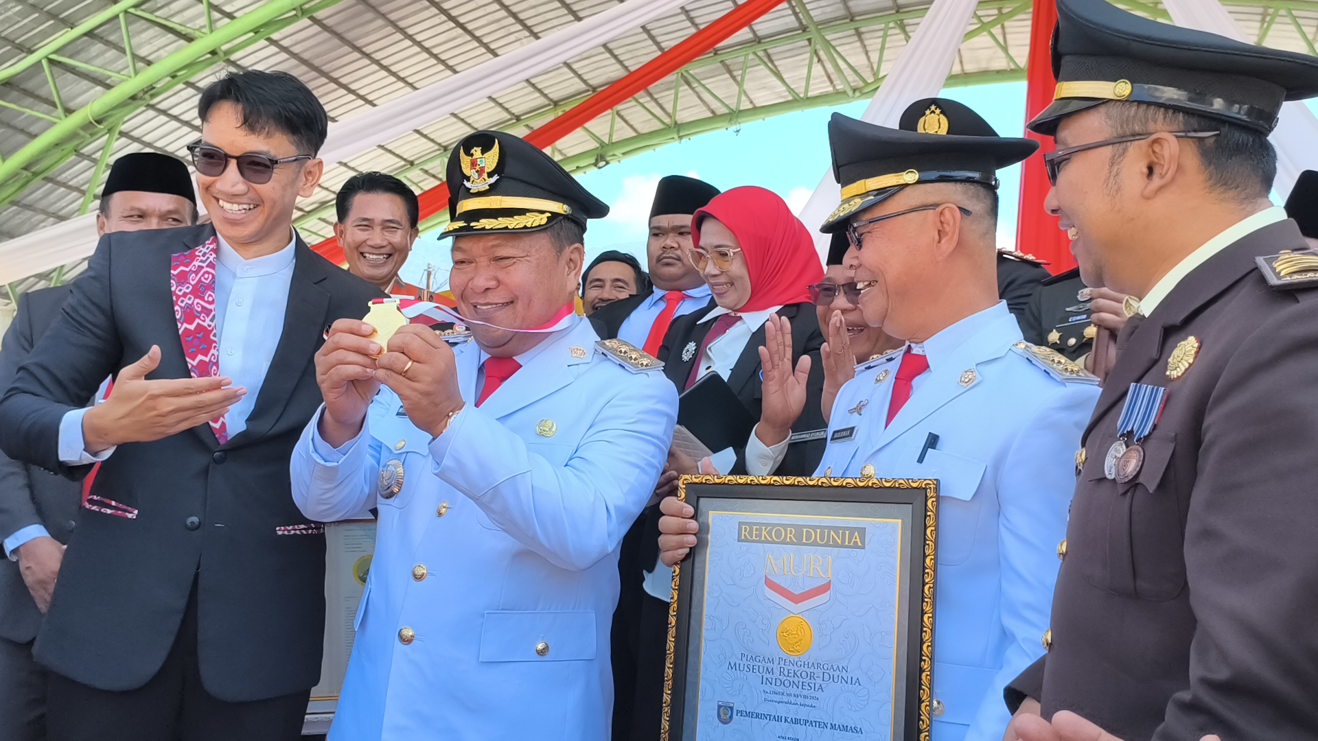 Mamasa Pecahkan Rekor MURI Dunia, Minum Kopi Menggunakan Cangkir Bambu Suke
