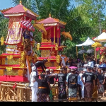 Rawat Tradisi, Ngaben Massal di Tommo Diikuti 63 Sawo