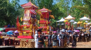 Rawat Tradisi, Ngaben Massal di Tommo Diikuti 63 Sawo