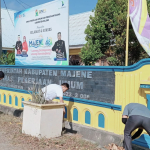 Sambut Penilaian Kebersihan Antar-OPD, Dinas PUPR Majene Bersih-Bersih Lingkungan
