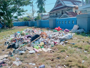 Slogan “Majene Mapaccing”, Stadion Prasamya Malah Jadi TPA