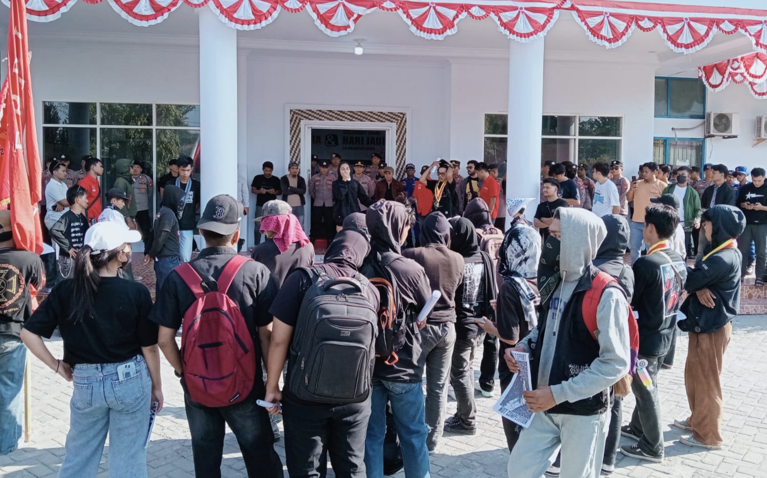 Soroti RUU Perampasan Aset, Mahasiswa Majene Kepung DPRD