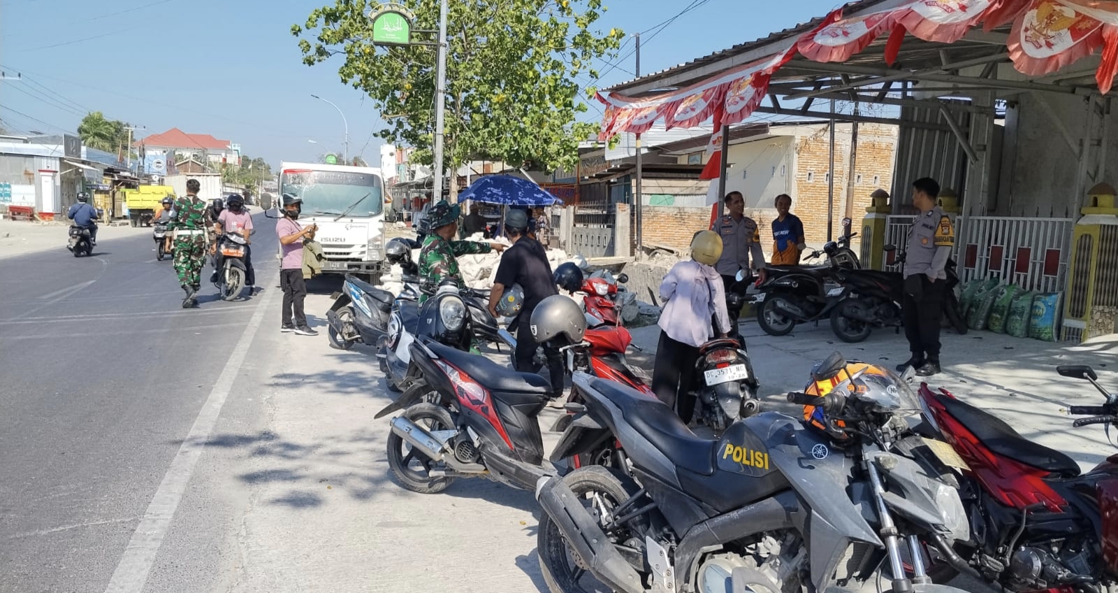 Tertibkan Pedagang Kaki Lima, Puluhan Kios Ditata di Majene