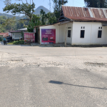 Ada Jalan Berlubang di Jantung Kota Mambi, Warga Minta Segera Diperhatikan