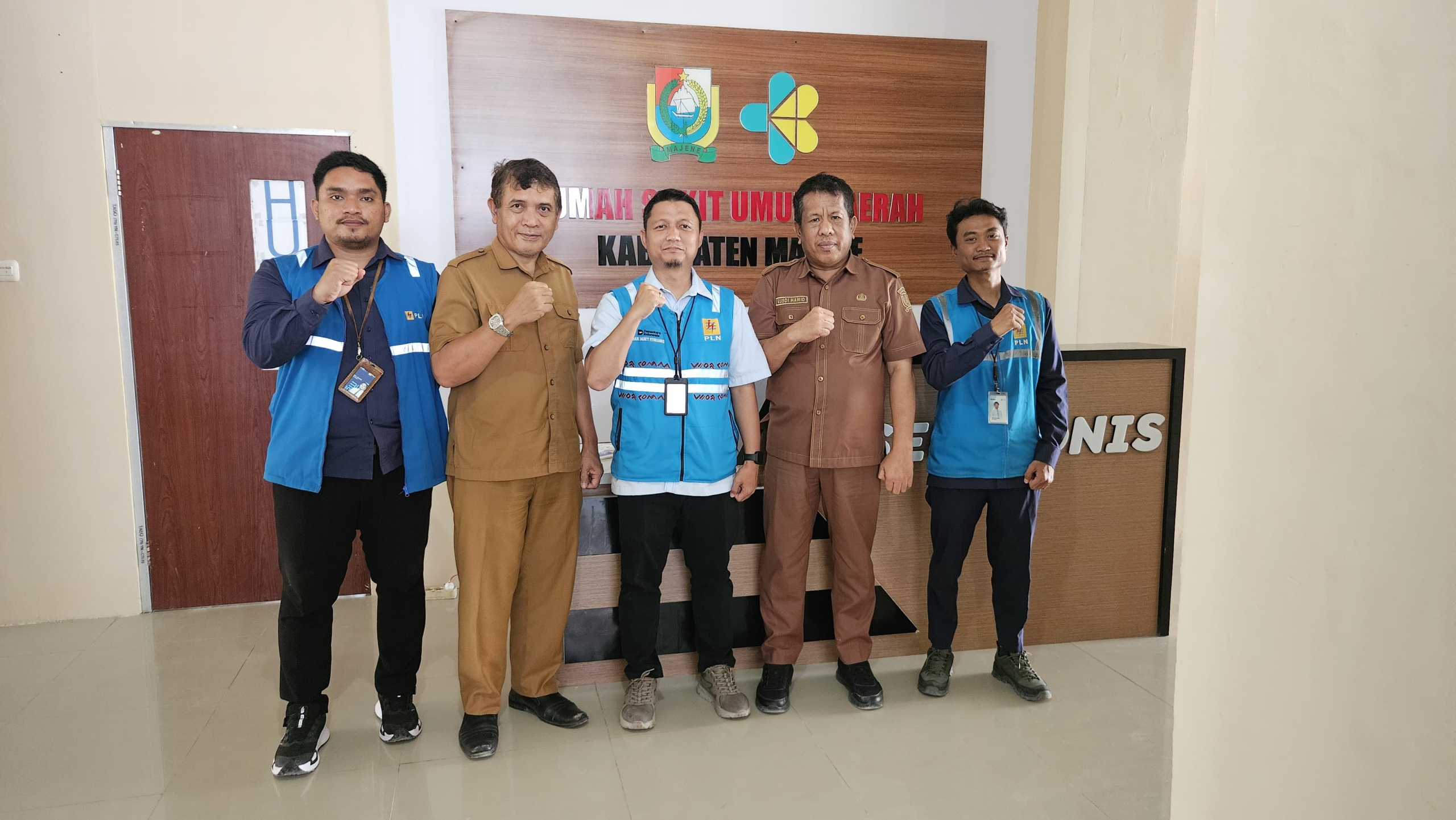 Hari Pelanggan Nasional, PLN Kunjungi RSUD Majene