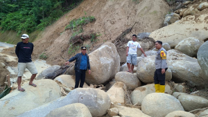 Bupati Mamasa Tinjau Longsor di Tabulahan, Dua Alat Berat Segera Dimobilisasi ke Lokasi