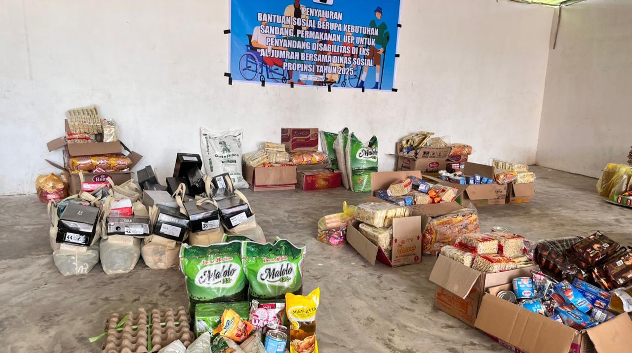 Dinsos Sulbar Salurkan Bantuan Permakanan, Sandang, dan UEP di Polman