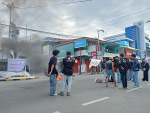 Bawah Tiga Tuntutan, KAMRI Majene Lakukan Aksi Unjuk Rasa