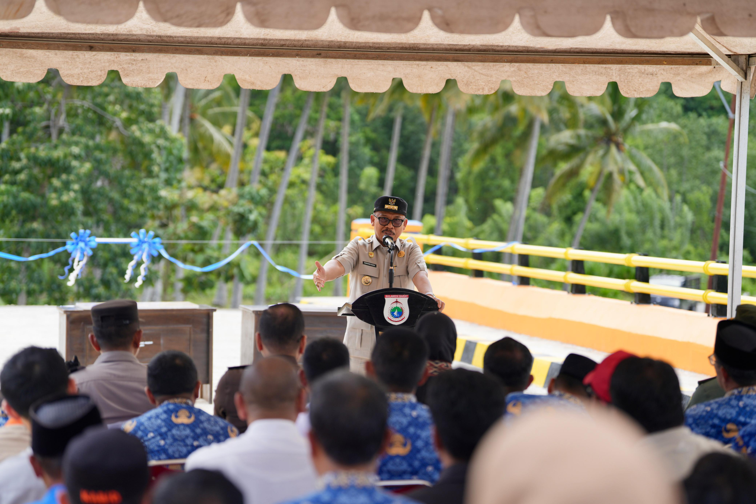 Dana BNPB 21 Miliar Dikonkretkan, Gubernur Sulbar Resmikan Jembatan dan Tanggul di Tapandullu