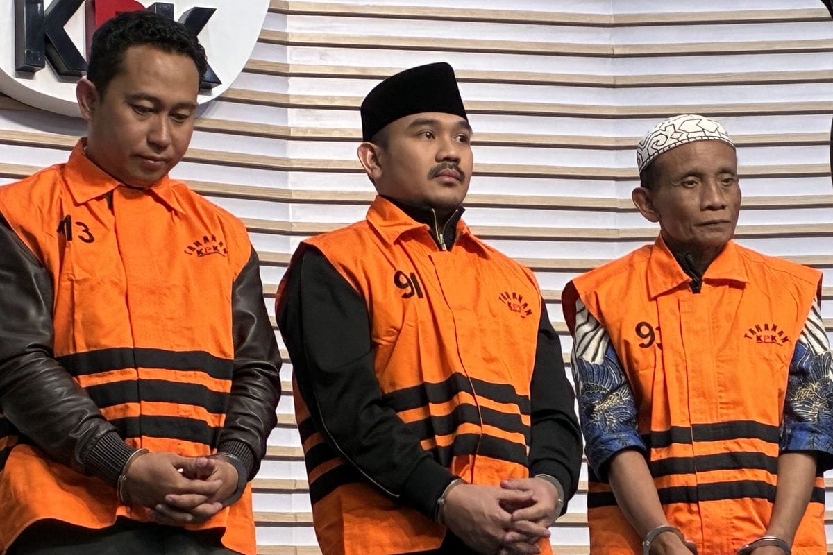 KPK OTT Bupati Bekasi, Peran HM Kunang Ayah Bupati ADK