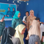 Pemprov Sulbar Salurkan Bantuan untuk Ibu Hamil di Desa Sumare   