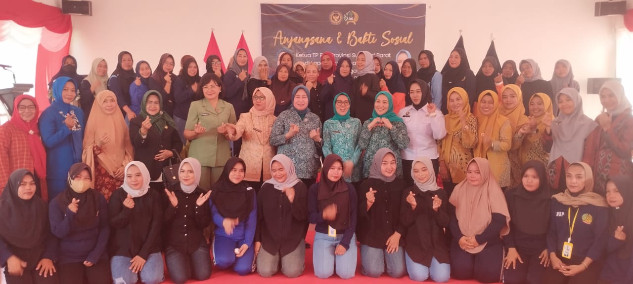 Hari Ibu ke-97, Ketua TP PKK Sulbar Serahkan Bantuan ke Lapas Perempuan