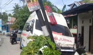 Rujuk Pasien ke Makassar, Mobil Ambulance RSUD Sulbar Kecelakaan di Majene