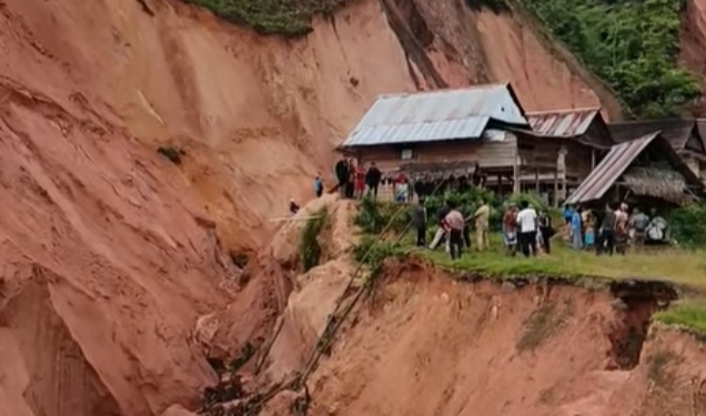 Talut Penahan Perkampungan di Bumal Amblas, Satu Dusun Terancam