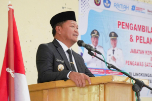 Lantik Kepala Sekolah dan Pengawas, Bupati Welem Ingatkan Integritas dan Tanggunjawab