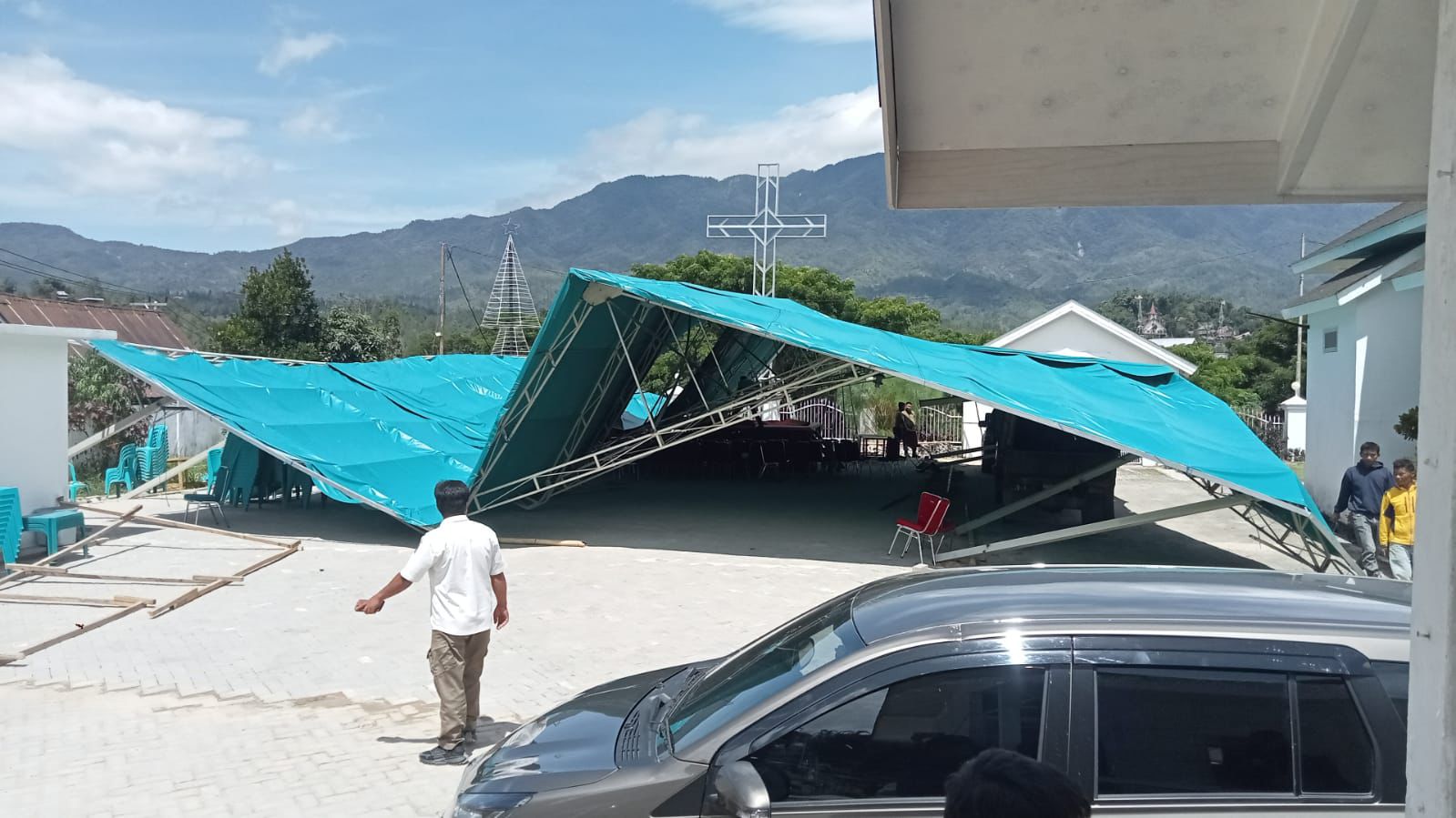 Angin Kencang Terjang Mamasa, Terowongan Halaman Rujab Bupati Ambruk