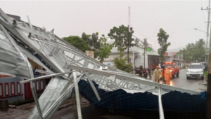 Majene Diterjang Angin Kencang, Kantor dan Rumah Warga Rusak