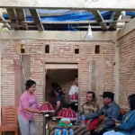 Bupati Mamasa Salurkan Bantuan untuk Korban Kebakaran di Desa Mamullu