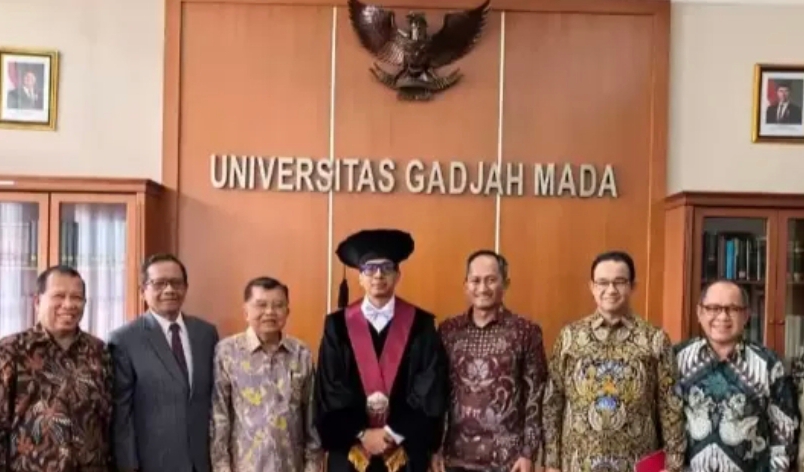 Bertabur Tokoh Nasional, Zainal Arifin Mochtar Resmi Dikukuhkan sebagai Guru Besar UGM
