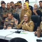 “Data Sudah Dikirm” Itulah Jawaban Bupati Mamuju Kepada Nakes Dan Guru