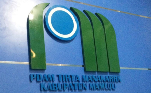 Warga Basah oleh Hujan, Kering oleh Air PDAM