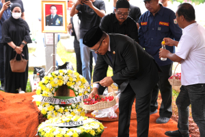 Selamat Jalan Pak Salim Mengga, Sosok Pemimpin, Orang Tua Sekaligus Kakak