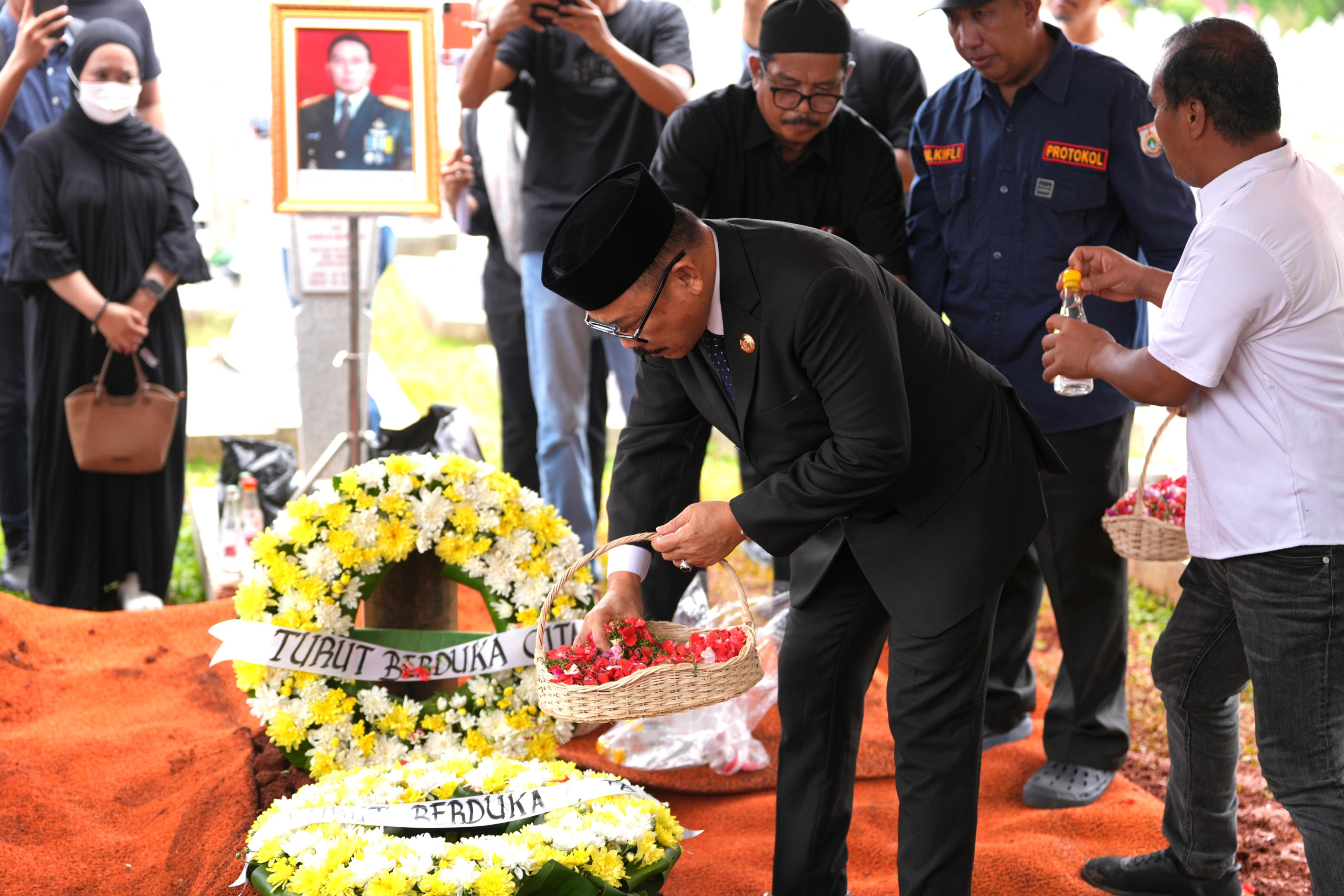 Selamat Jalan Pak Salim Mengga, Sosok Pemimpin, Orang Tua Sekaligus Kakak