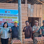 Bupati Mamasa Dorong Dapur MBG Gunakan Produk BUMDes Saat Panen Telur di Rantetangnga
