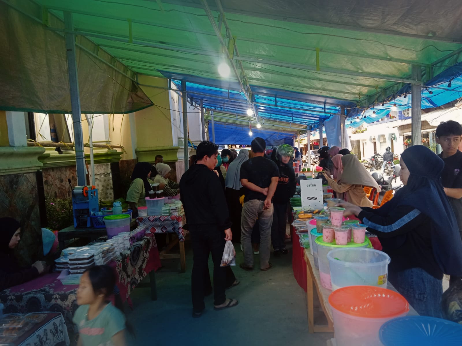 Harmoni di Balik Manisnya Takjil, Warga Mamasa Antusias Sambut Ramadhan 1447 H