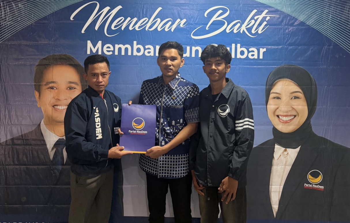 Serah Terimah Aset dan SK DPD NasDem Mamasa Kepada Pengurus Baru