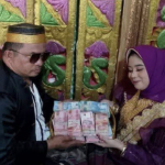 Viral! Pemuda Asal Medan Pinang Gadis Polman dengan Mahar Rp200 Juta