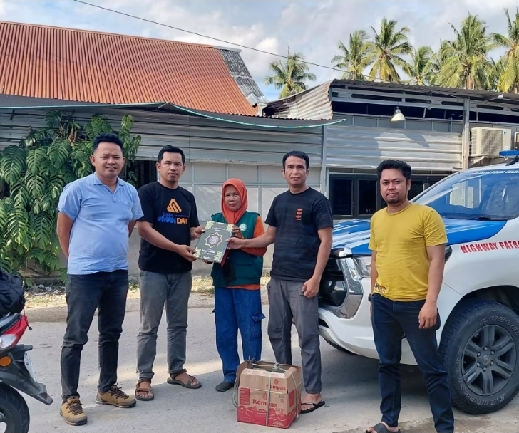 Istri Almarhum Wagub Sulbar Berbagi Al-Qur’an