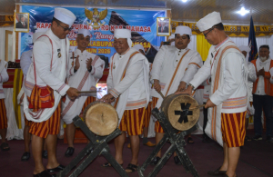 Elegansi Adat dalam Langkah Pembangunan, 24 Tahun Mamasa Menenun Asa