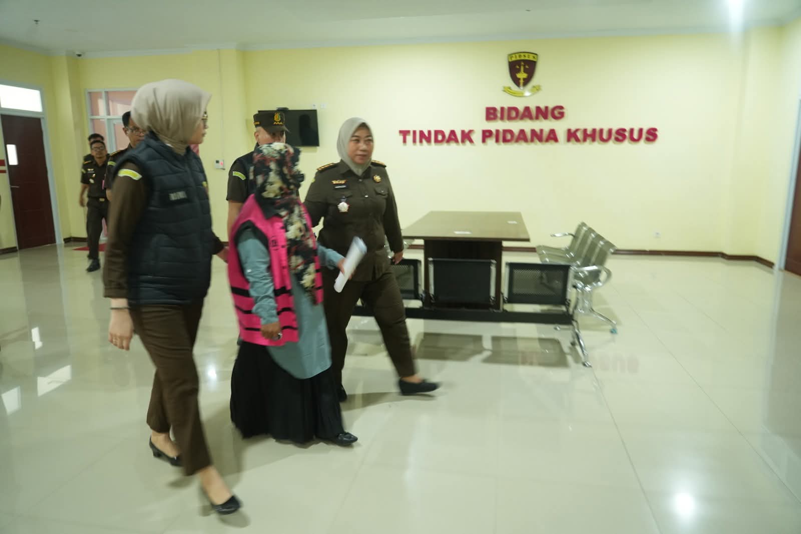 BREAKING NEWS: Kejati Sulbar Tetapkan Bendahara Perumda Majene Sebagai Tersangka Kasus Korupsi