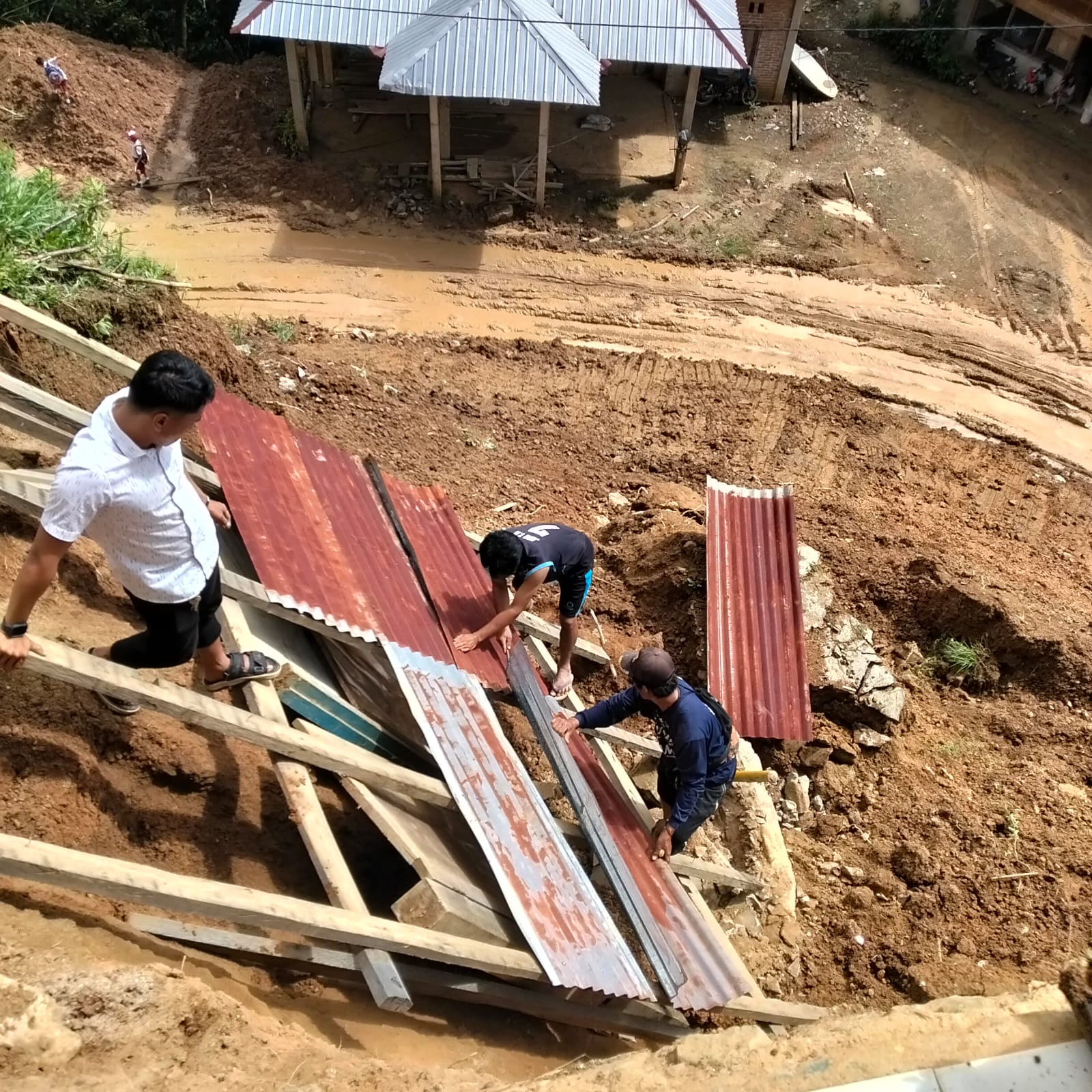 Longsor Terjang SDK 012 Tabang Barat Mamasa, Ruang Kelas Darurat Roboh