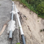 Kondisi Jalan Simbang–Baruga Rusak Parah, Nyawa Pengendara Jadi Taruhan