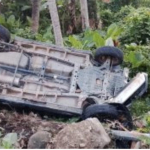 Sebuah Minibus Terguling di Poros Mamuju – Majene, Diduga Sopir Ngantuk