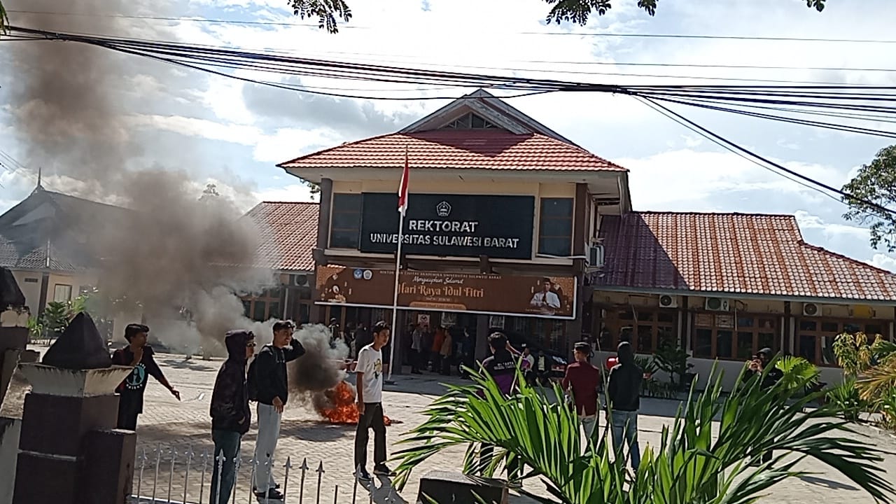 Geruduk Rektorat, Mahasiswa Unsulbar Tagih Janji Kampus Inklusif