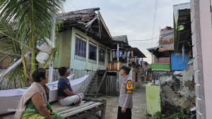 Angin Kencang Hantam Tinambung Polman, Satu Rumah Rusak Berat