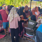 Warga Serbu Pangan Murah di Topoyo Mamuju Tengah