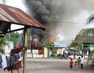 BREAKING NEWS: Kantor Desa Tabolang di Mamuju Tengah Terbakar
