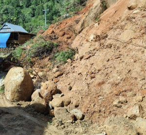 BREAKING NEWS: Material Longsor Tutup Poros Pana-Tabang